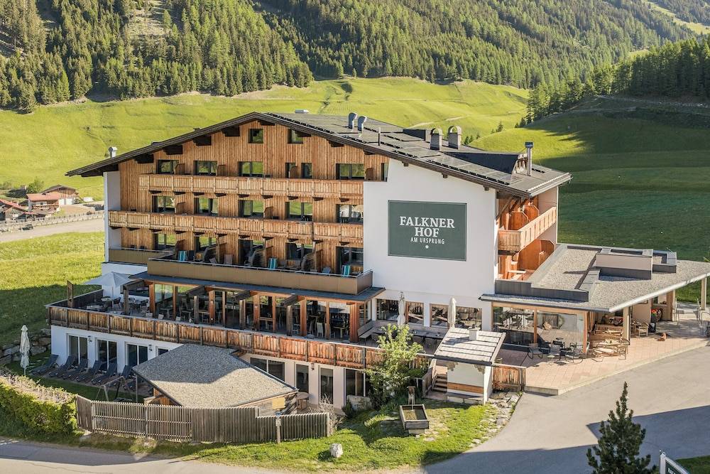 Naturhotel Falknerhof 1