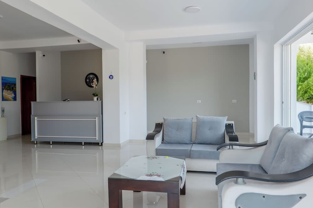 Sunny Hotel 2