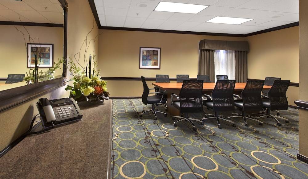 Holiday Inn & Suites SPRING - THE WOODLANDS AREA by IHG 1