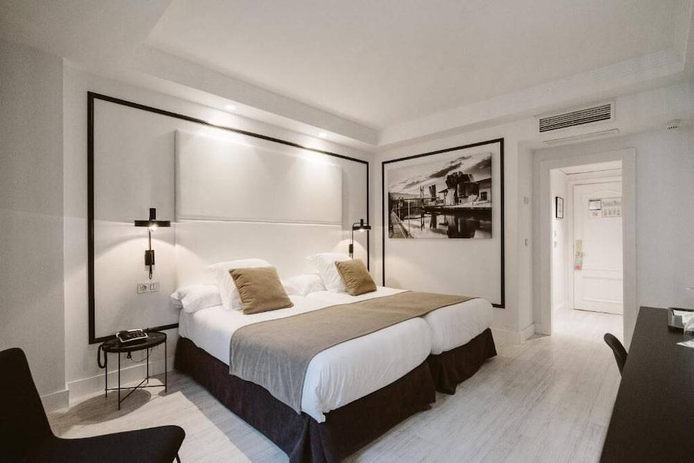 Hotel ILUNION Abando Bilbao 1
