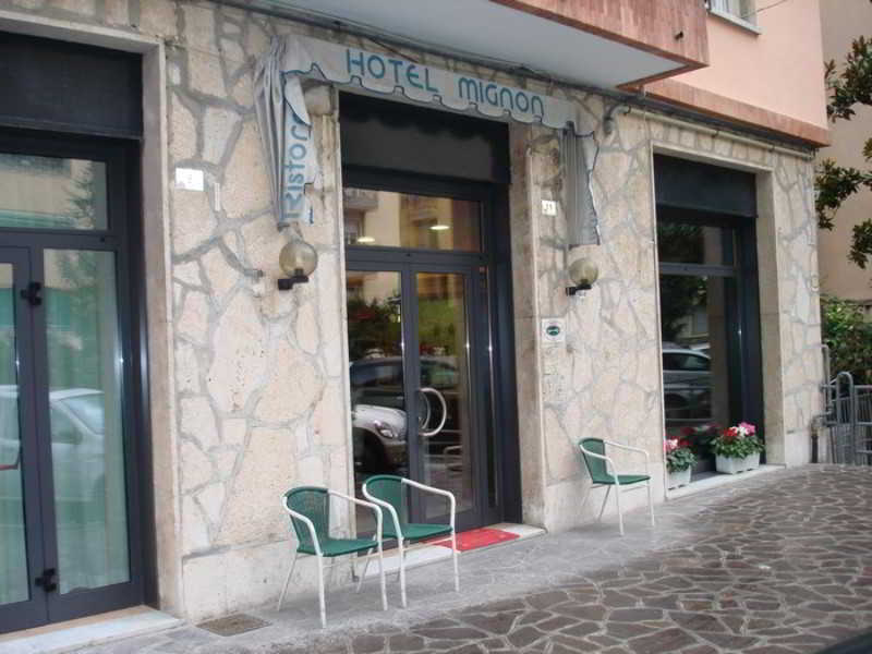 Hotel Mignon 50 MT DALLA SPIAGGIA E DALL'ISOLA PEDONALE 2