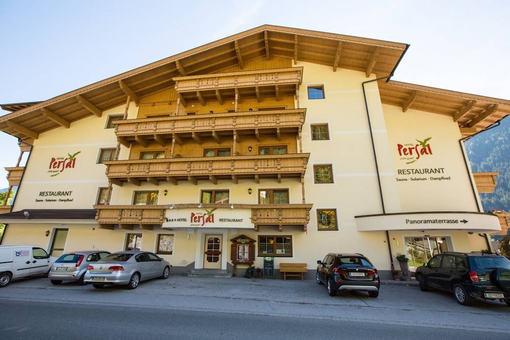Superior Hotel Persal 1