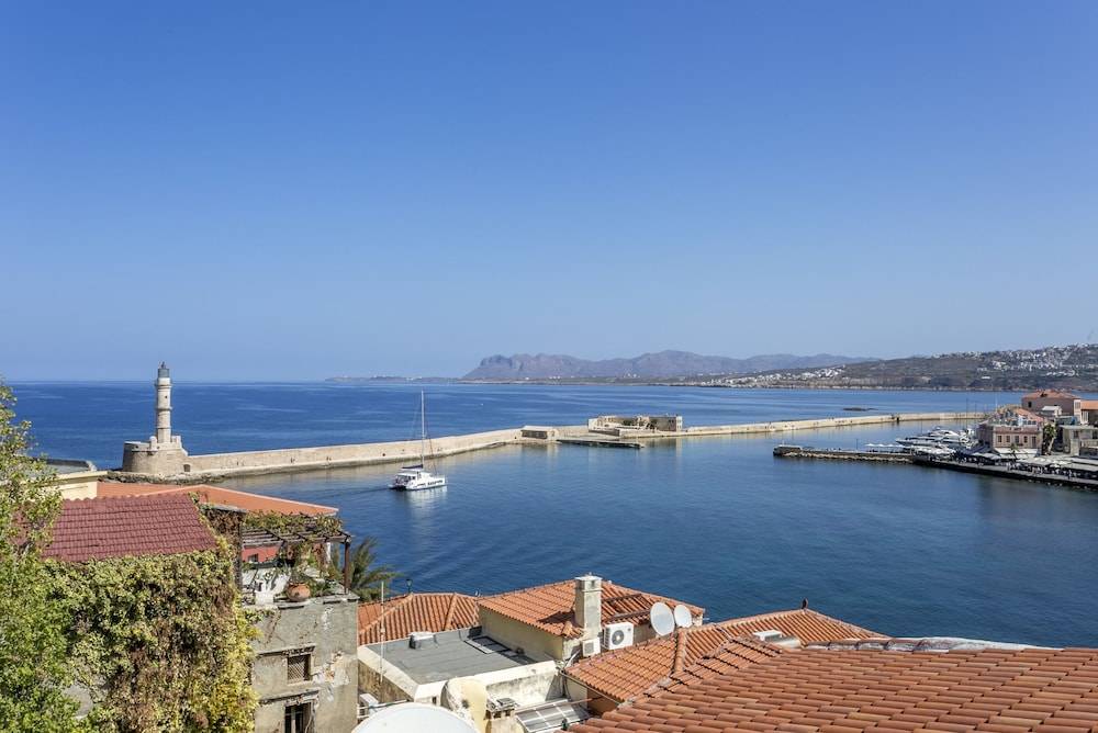 Ifigenia Lux MAISONETTE in oldtown and Villas in theriso vilage 14 km outside of chania 1