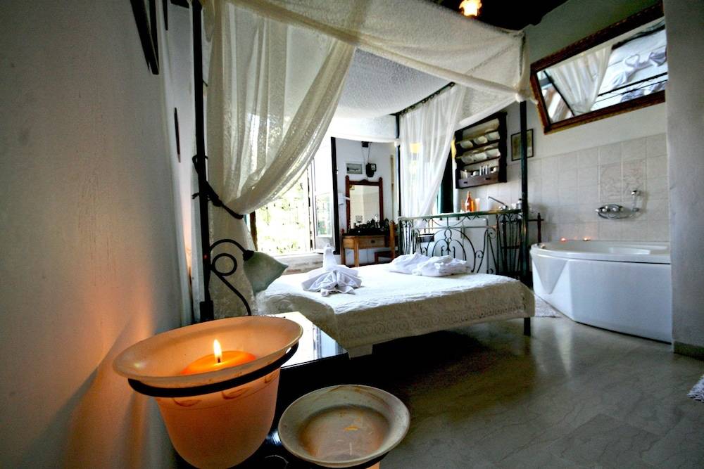 Ifigenia Lux MAISONETTE in oldtown and Villas in theriso vilage 14 km outside of chania 2
