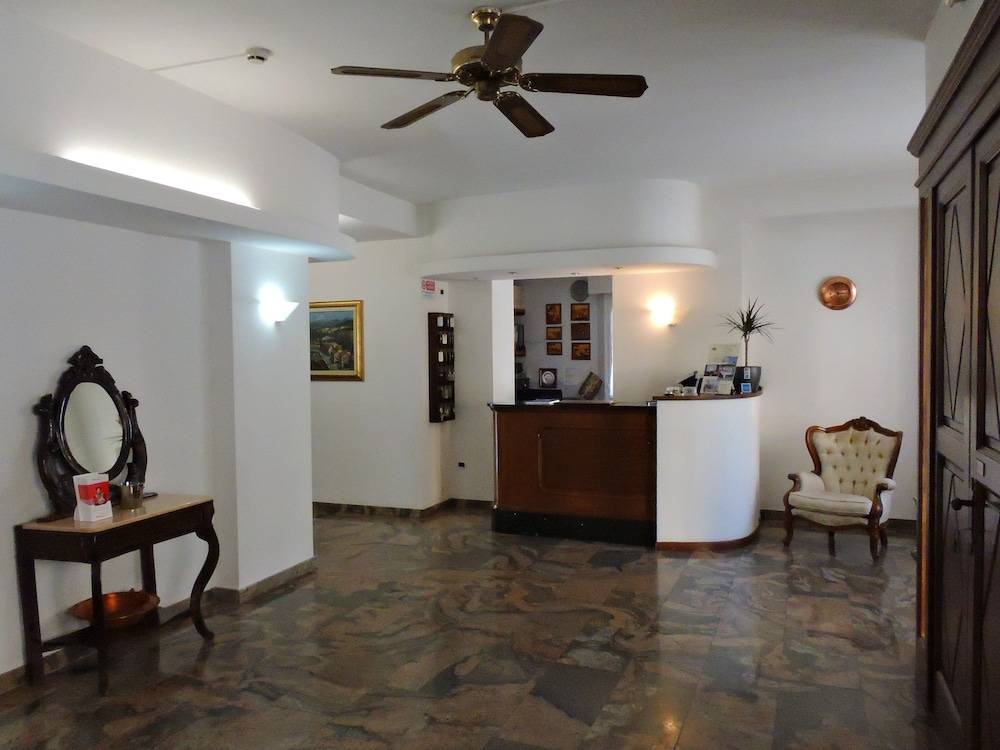 Hotel Capri 2