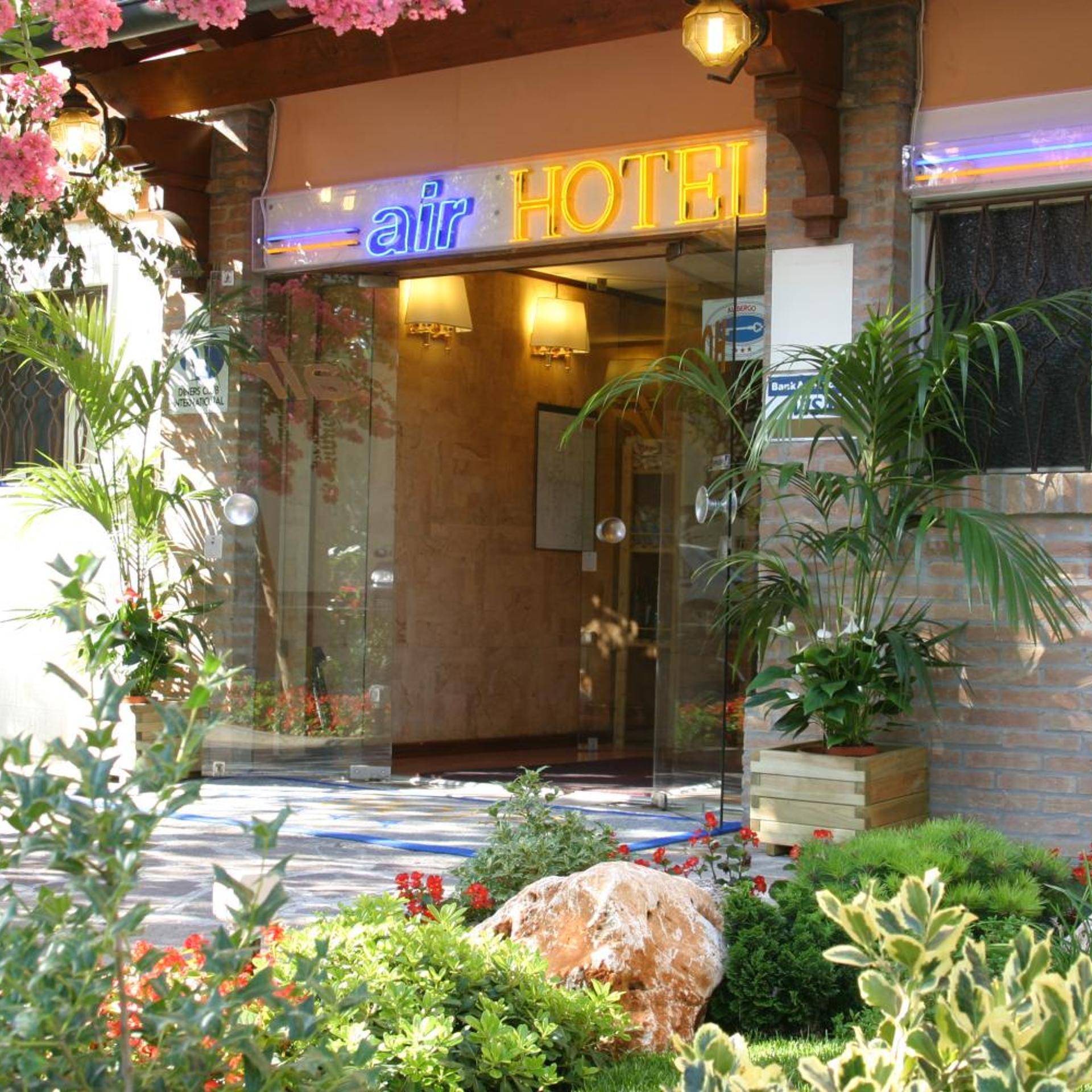 Air Hotel 1