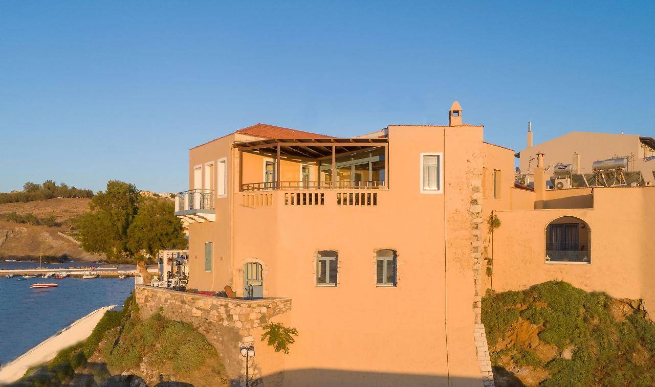 Captain's House Hotel Suites & Apartments 1