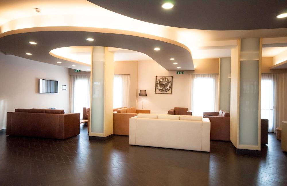 Hotel Paradiso 2