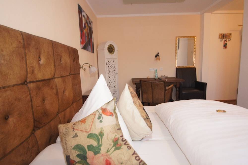 UNO Hotel Chapeau Noir - Free Parking by ANS 2