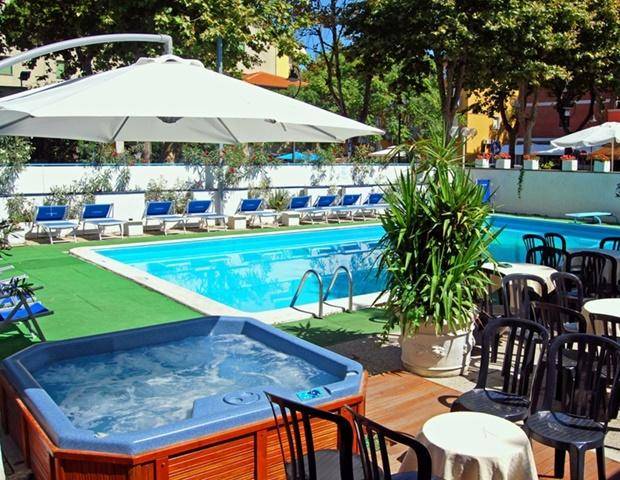 Hotel Carillon 2