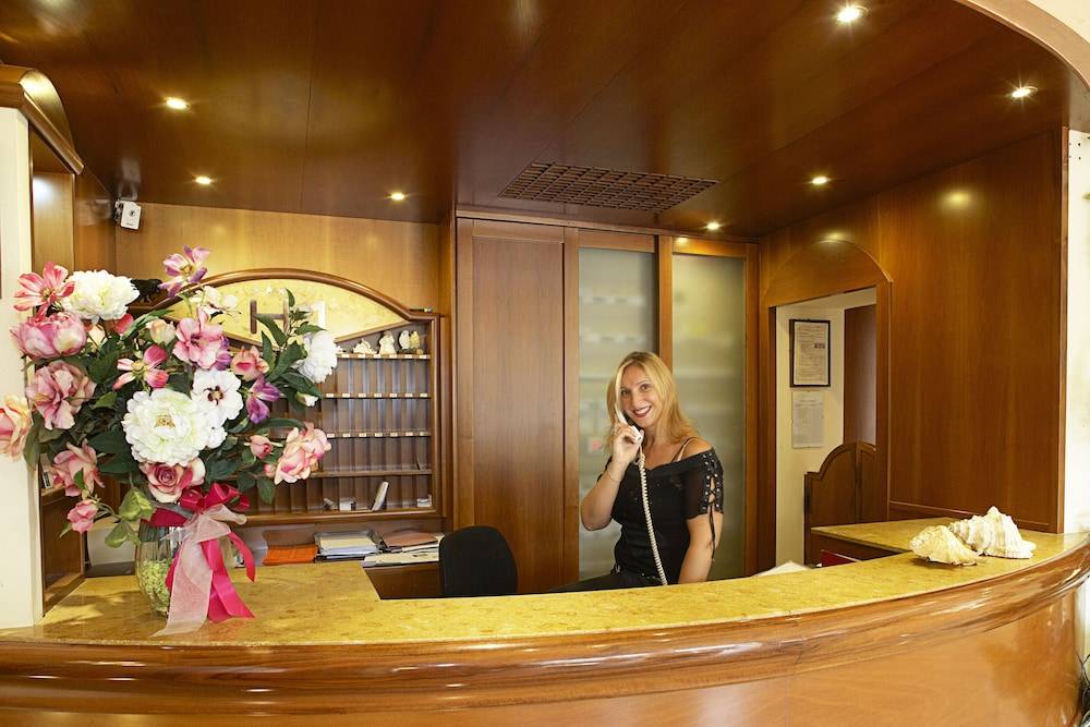 Hotel Mocambo Riccione CENTRALISSIMO AL MARE 2