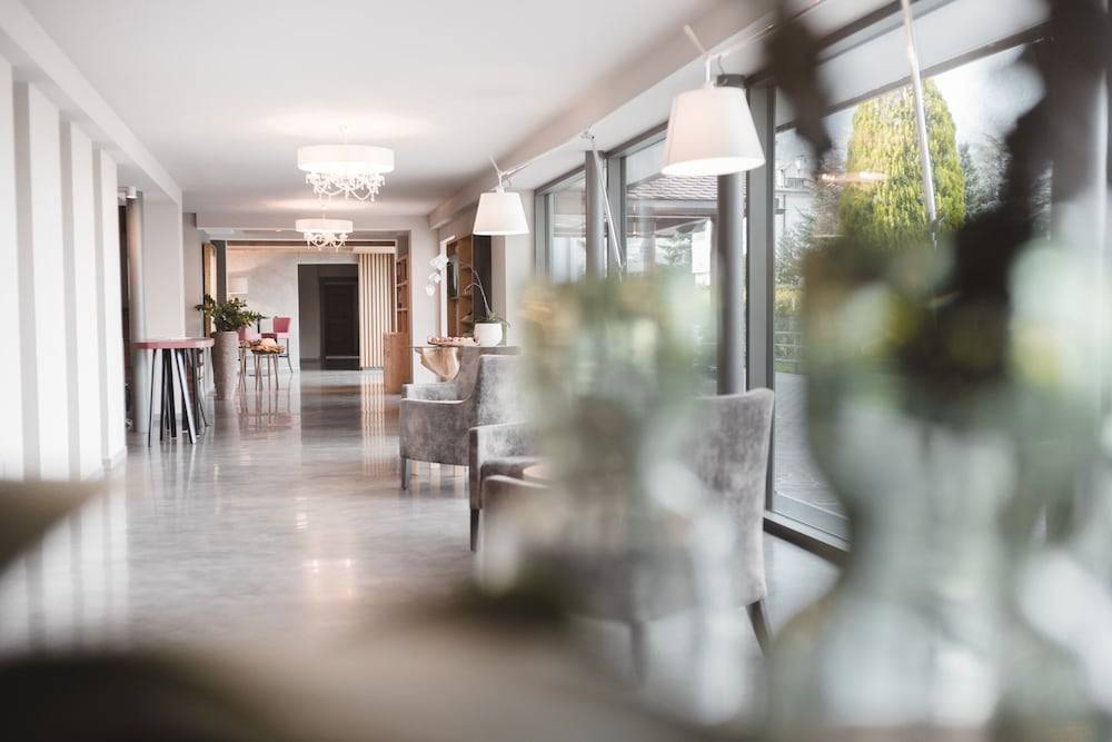 Hotel Tiefenbrunn Gardensuites & Breakfast 1