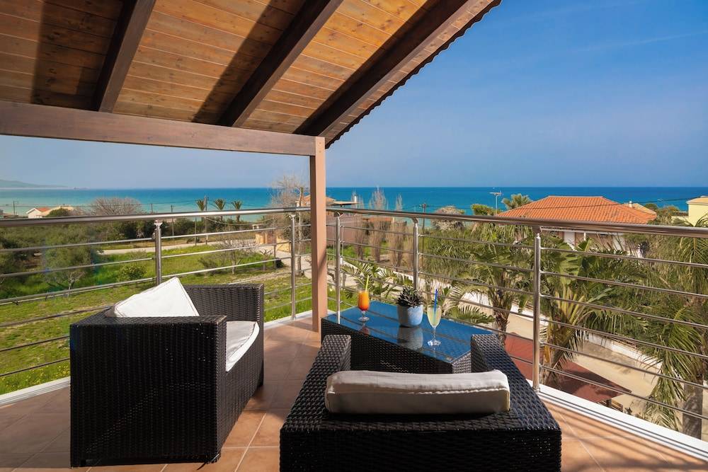 Armonia Studios & Apartments 1