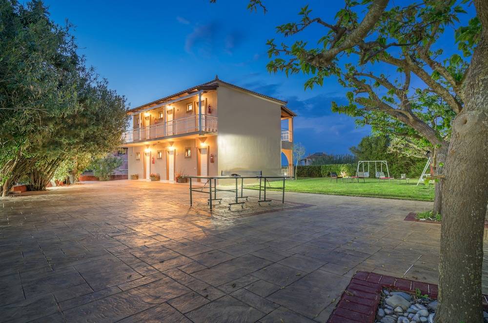Armonia Studios & Apartments 2