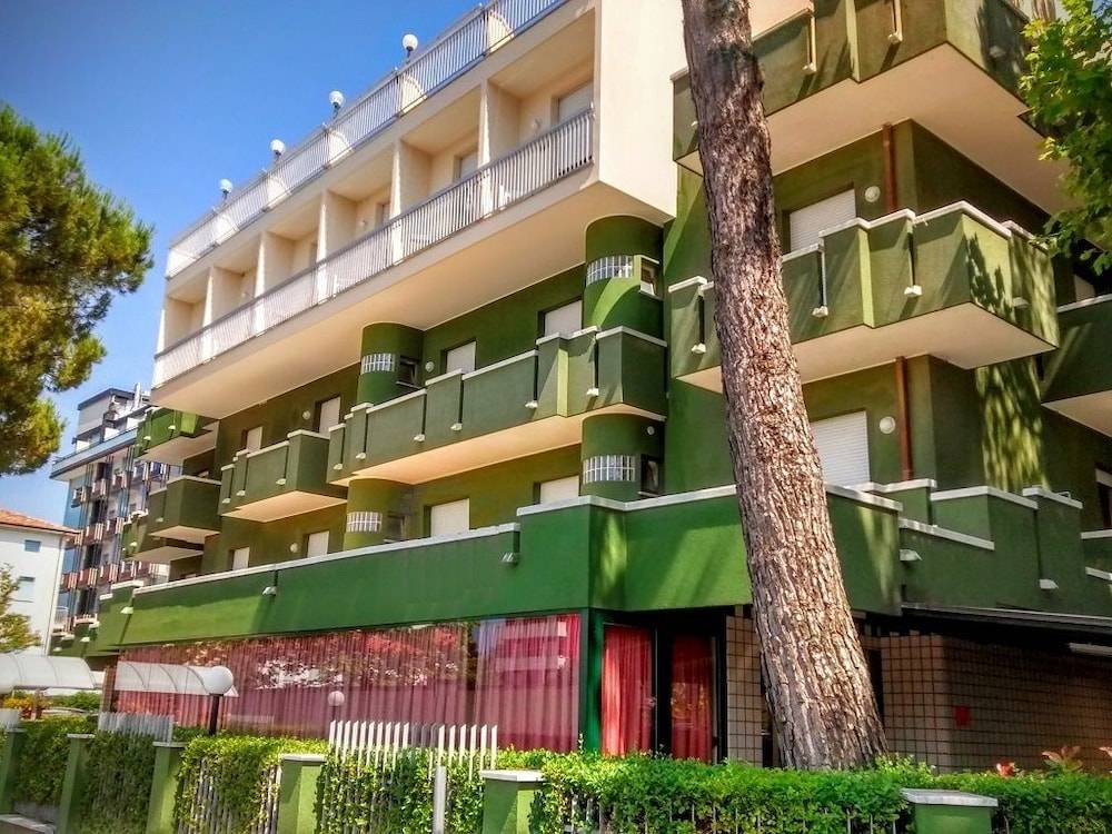 Hotel Etna - Hotel per Coppie e Famiglie con Parcheggio e Spiaggia 1