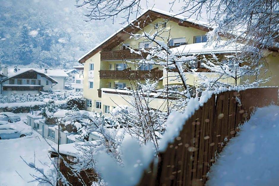 Saldur Small Active Hotel 1