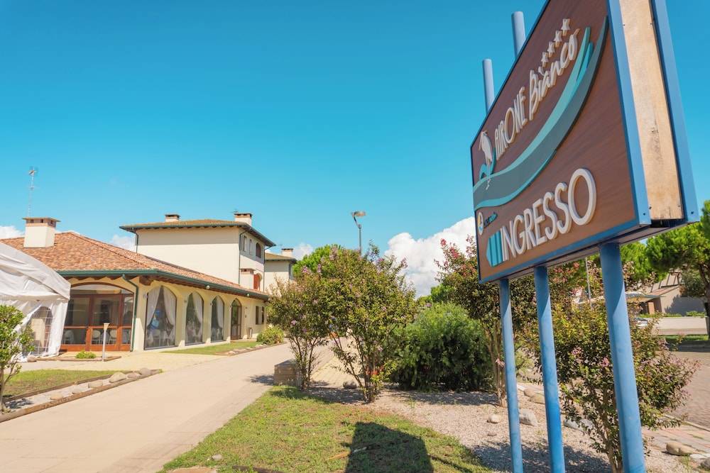 Airone Bianco Residence Village 1