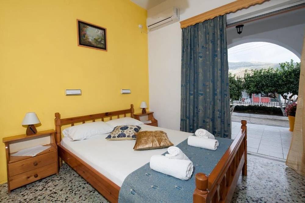 Nikos Studios Apts & Suites 2