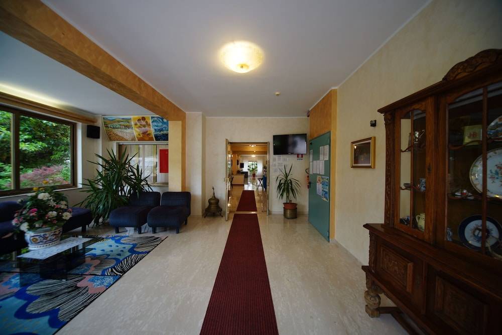 King Hotel 2