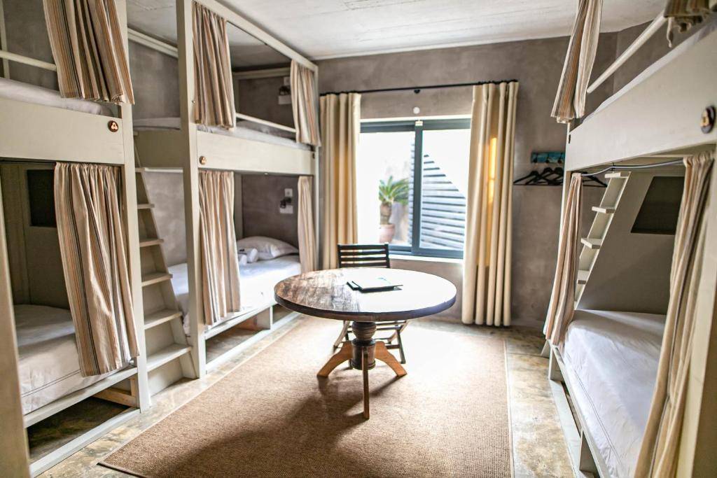 Surfers Lodge Peniche 2