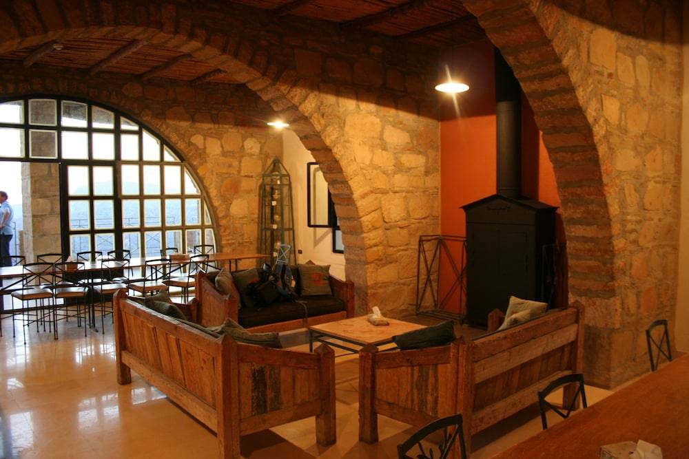 Dana Guesthouse 2