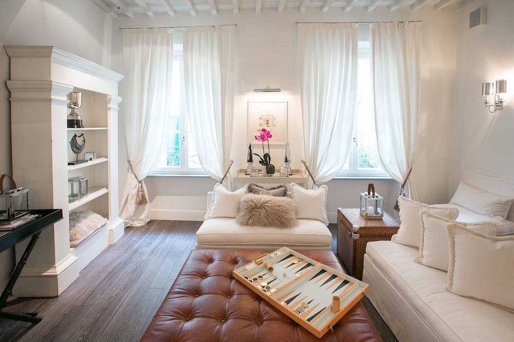 Hall Suites 2