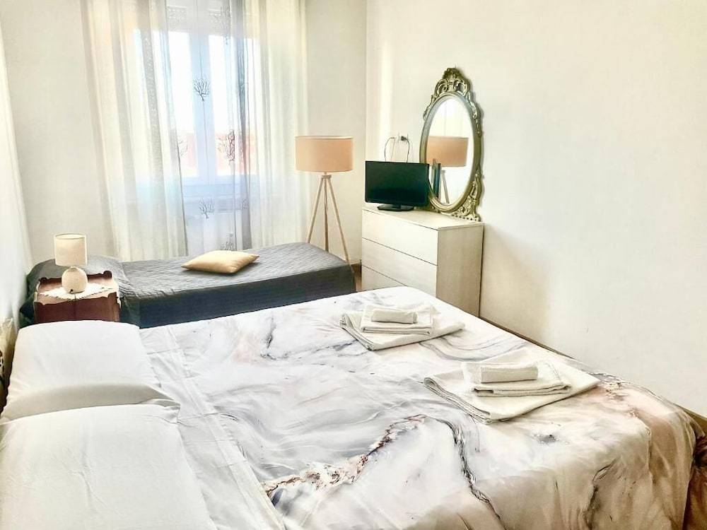 Cavour16 rent bedrooms 1