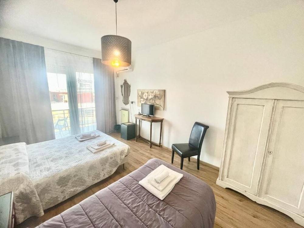 Cavour16 rent bedrooms 2
