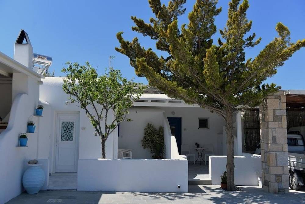 Flora's Houses Mykonos 1