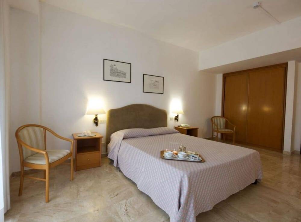 Sunny Palace Hotel Restaurant 2