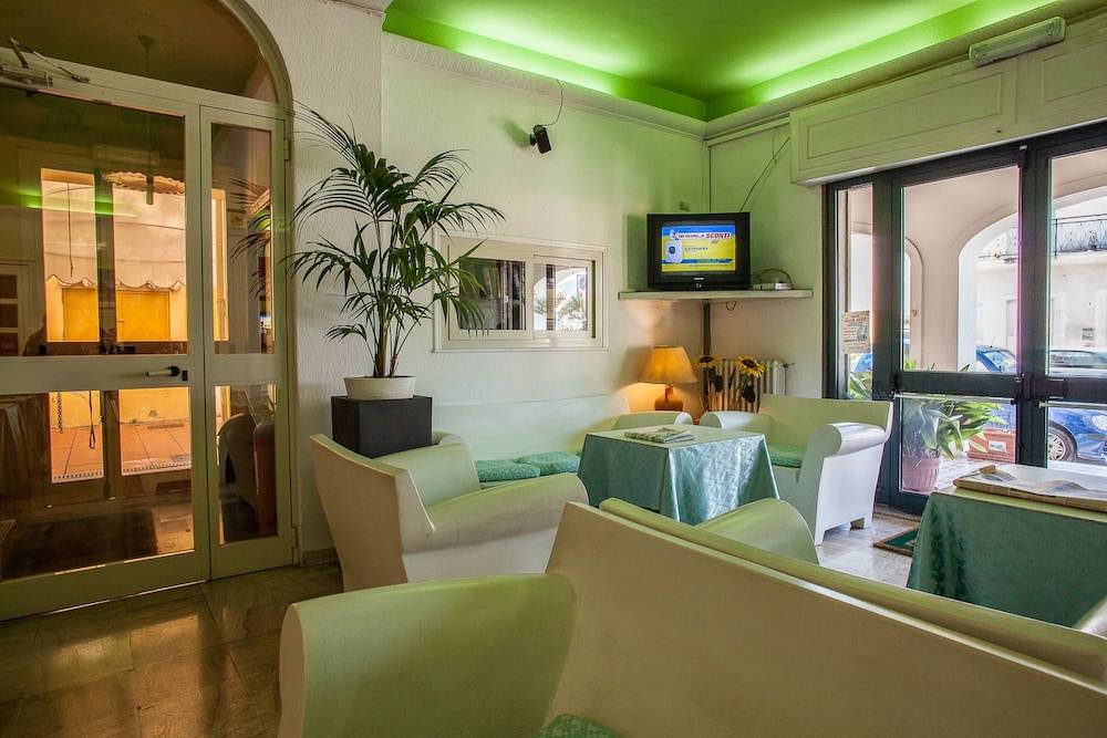 Hotel Villarosa con Vespa Rent 2