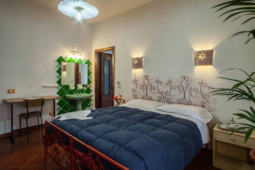 Hotel Villarosa con Vespa Rent 1