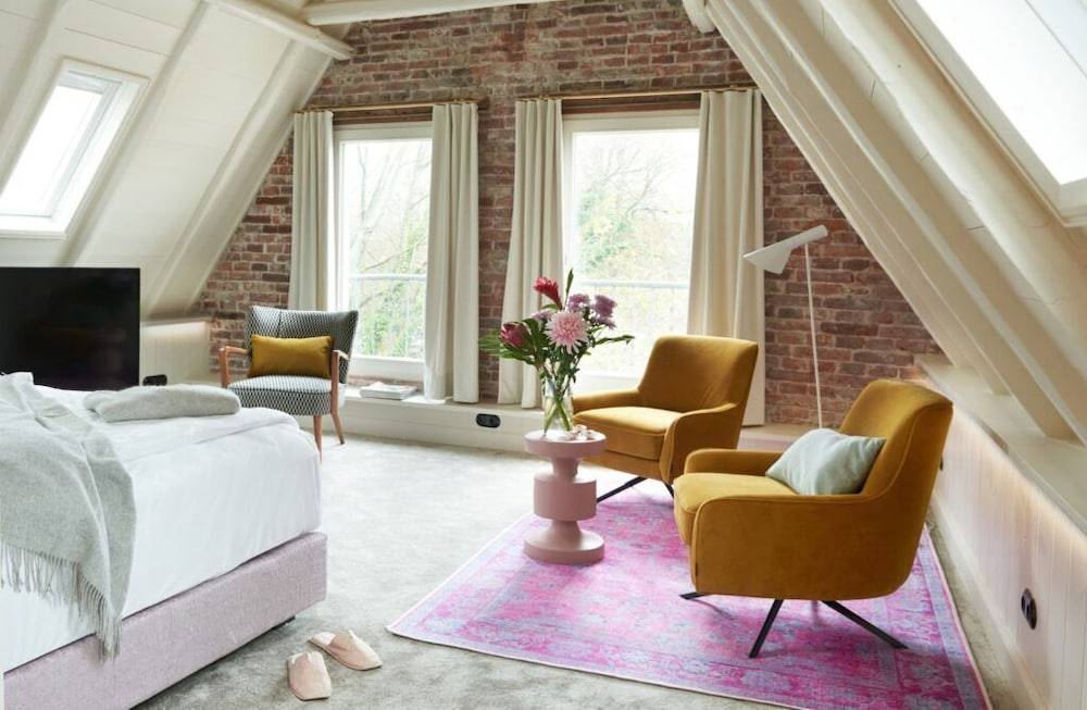 Five Rooms 1
