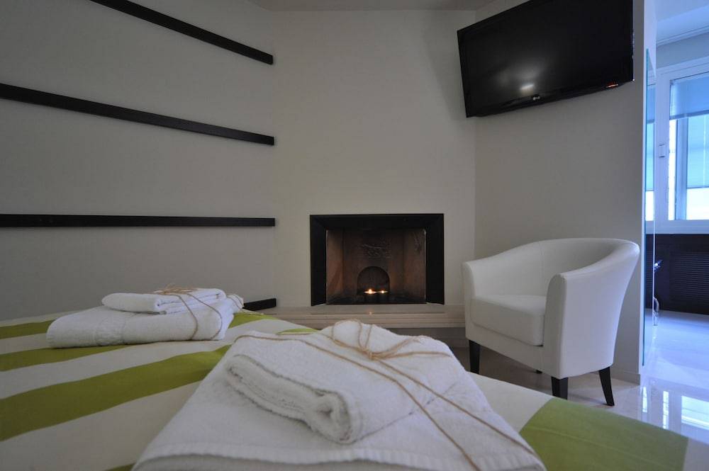 Gatto Bianco House 1