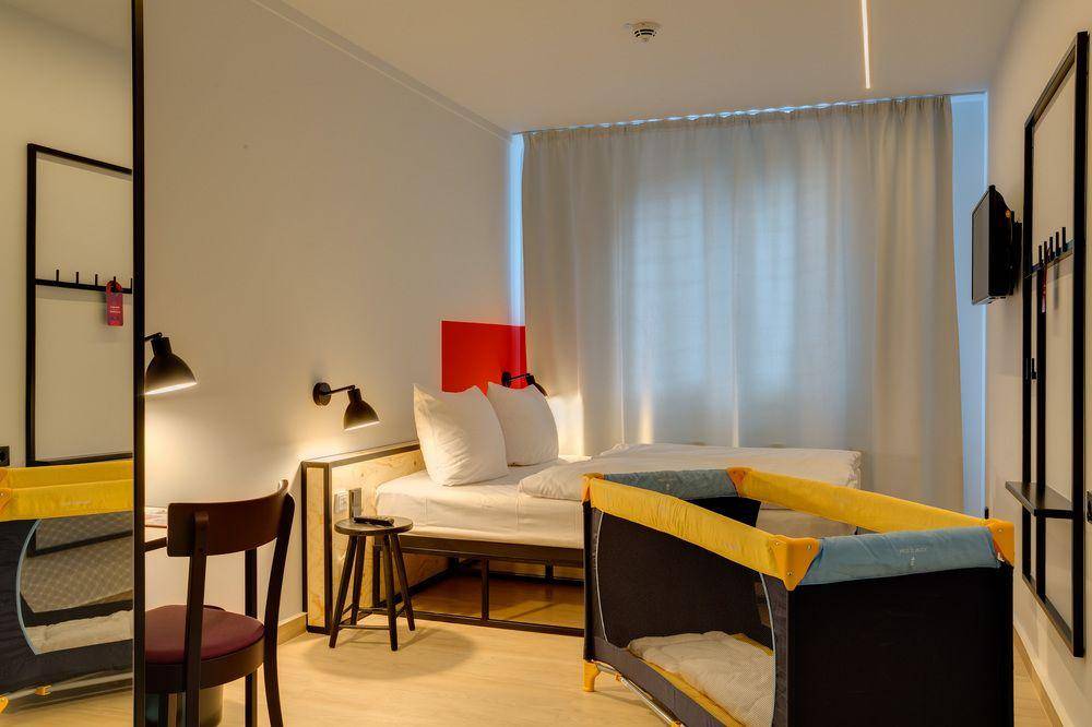 MEININGER Hotel Leipzig Hauptbahnhof 1