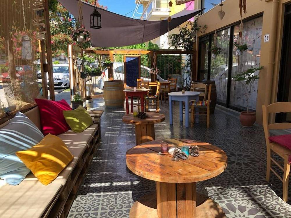 Rhodes Backpackers Boutique Hostel and Apartments 1