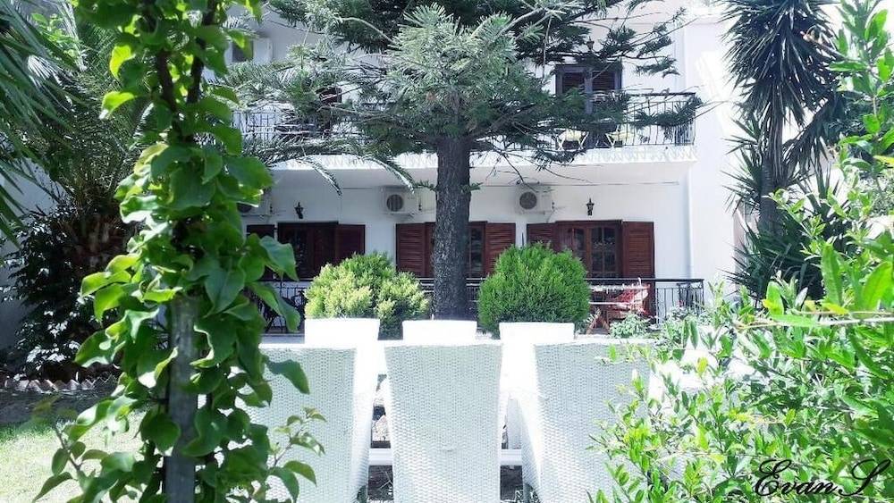 EVANS Skiathos 1