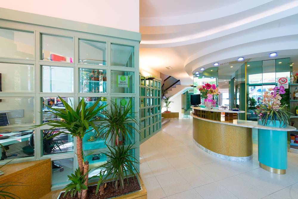 Hotel Ariane - BEACHFRONT, XXL Breakfast & Sea View 2