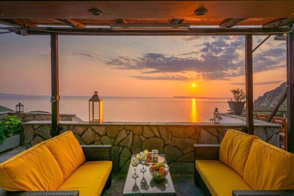 Arilla Beach Hotel 1