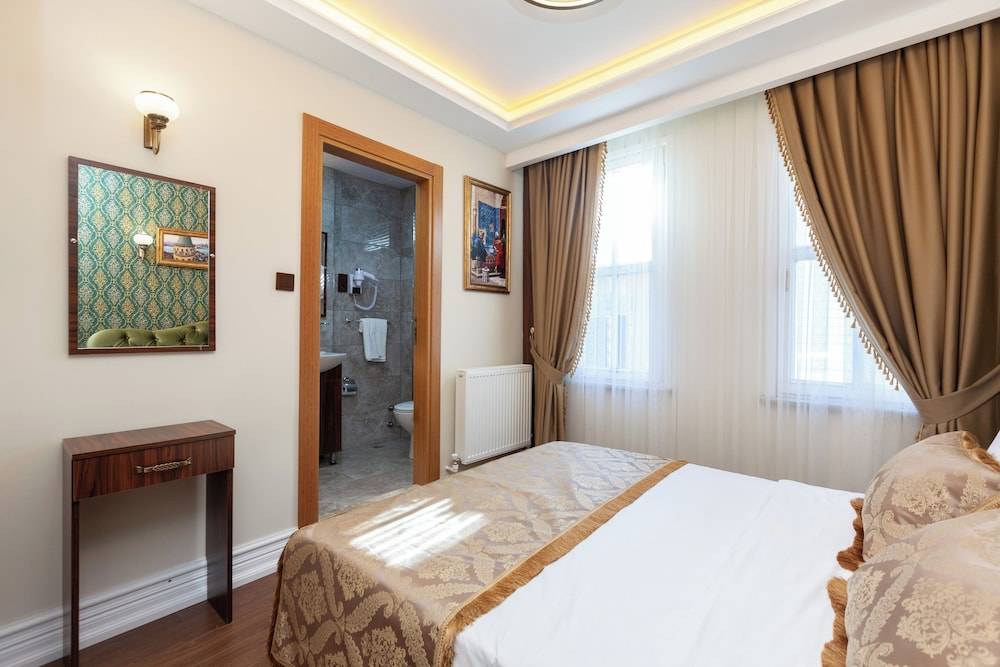 Rose Mansion by Otantik Suites 2