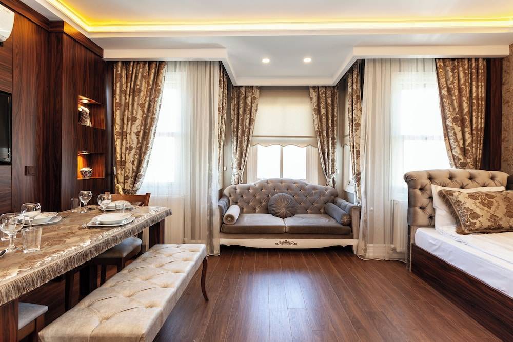 Rose Mansion by Otantik Suites 1