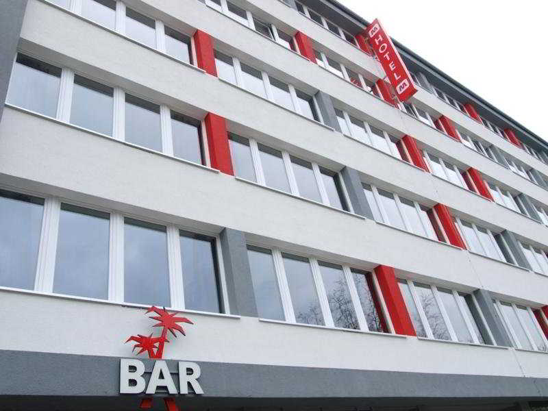 MEININGER Hotel Hamburg City Center 1