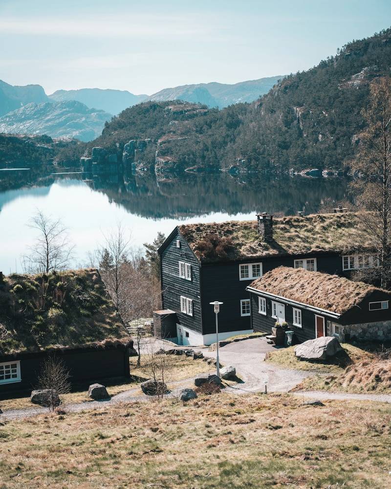 Preikestolen Hotel & BaseCamp - Preikestolen trailhead 1