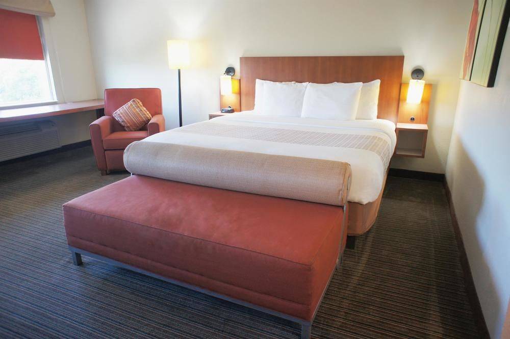 LA QUINTA INN & SUITES BY WYNDHAM MIAMI CUTLER BAY 2