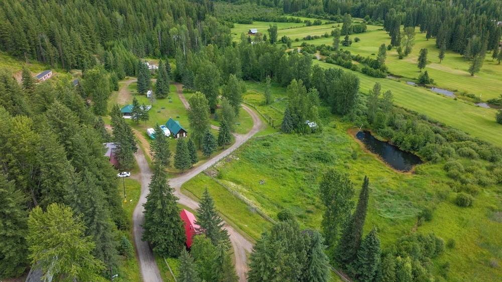 Helmcken Falls Lodge Cabin Rooms and RV Park 1