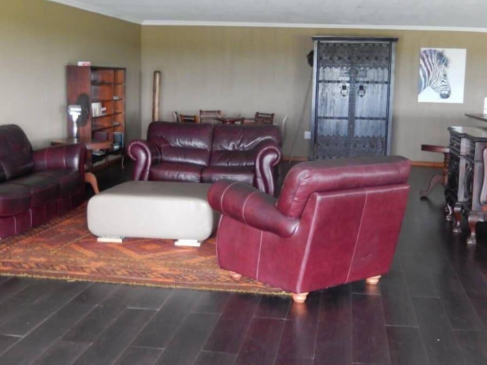 Thobolo's Bush Lodge 2