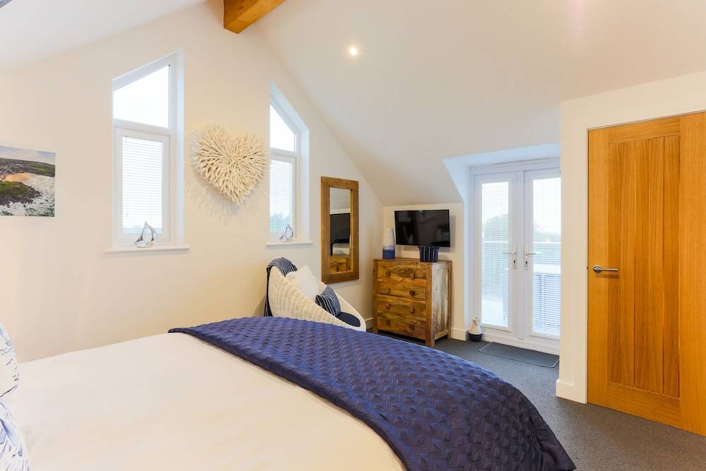The Lighthouse Penthouse, Studio and Holiday Home 2