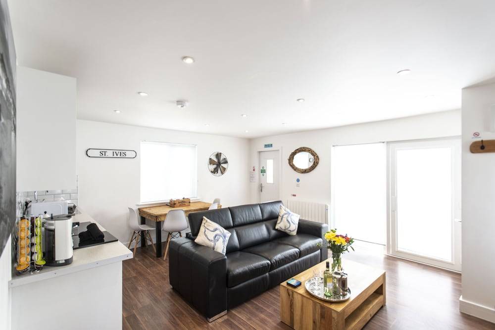 The Lighthouse Penthouse, Studio and Holiday Home 1