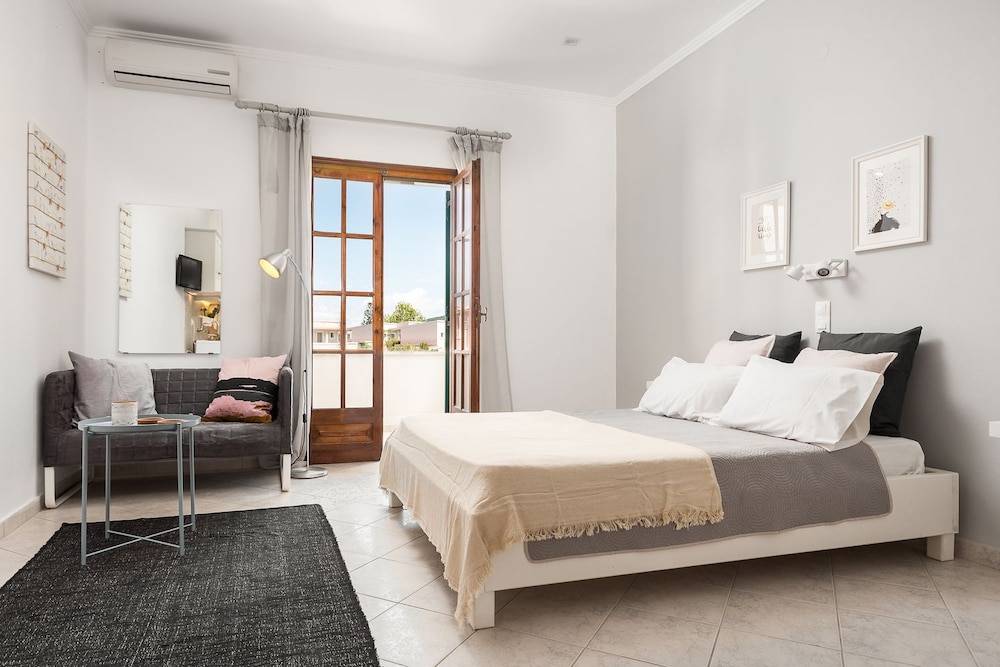 Marias Seaside Apartments 2