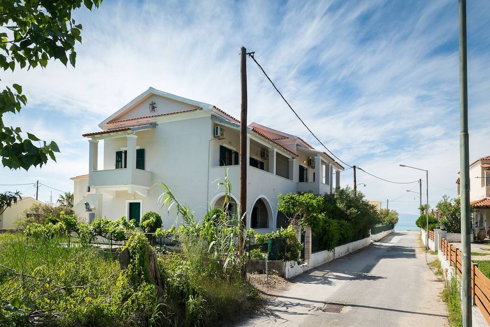Marias Seaside Apartments 1